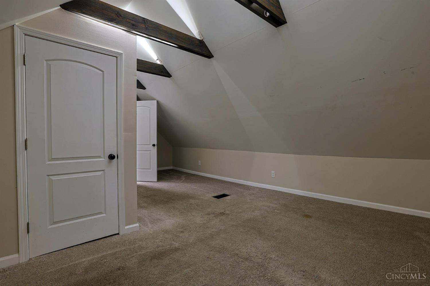 3765 Iona Avenue Property Photo 16