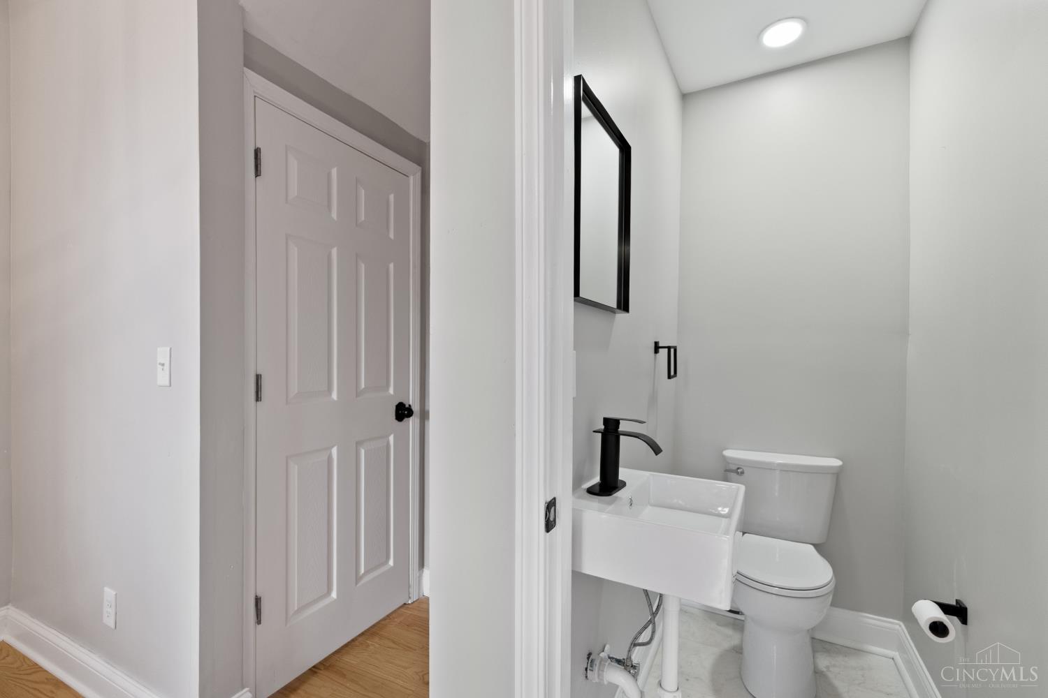 3206 Gilbert Avenue Property Photo 12
