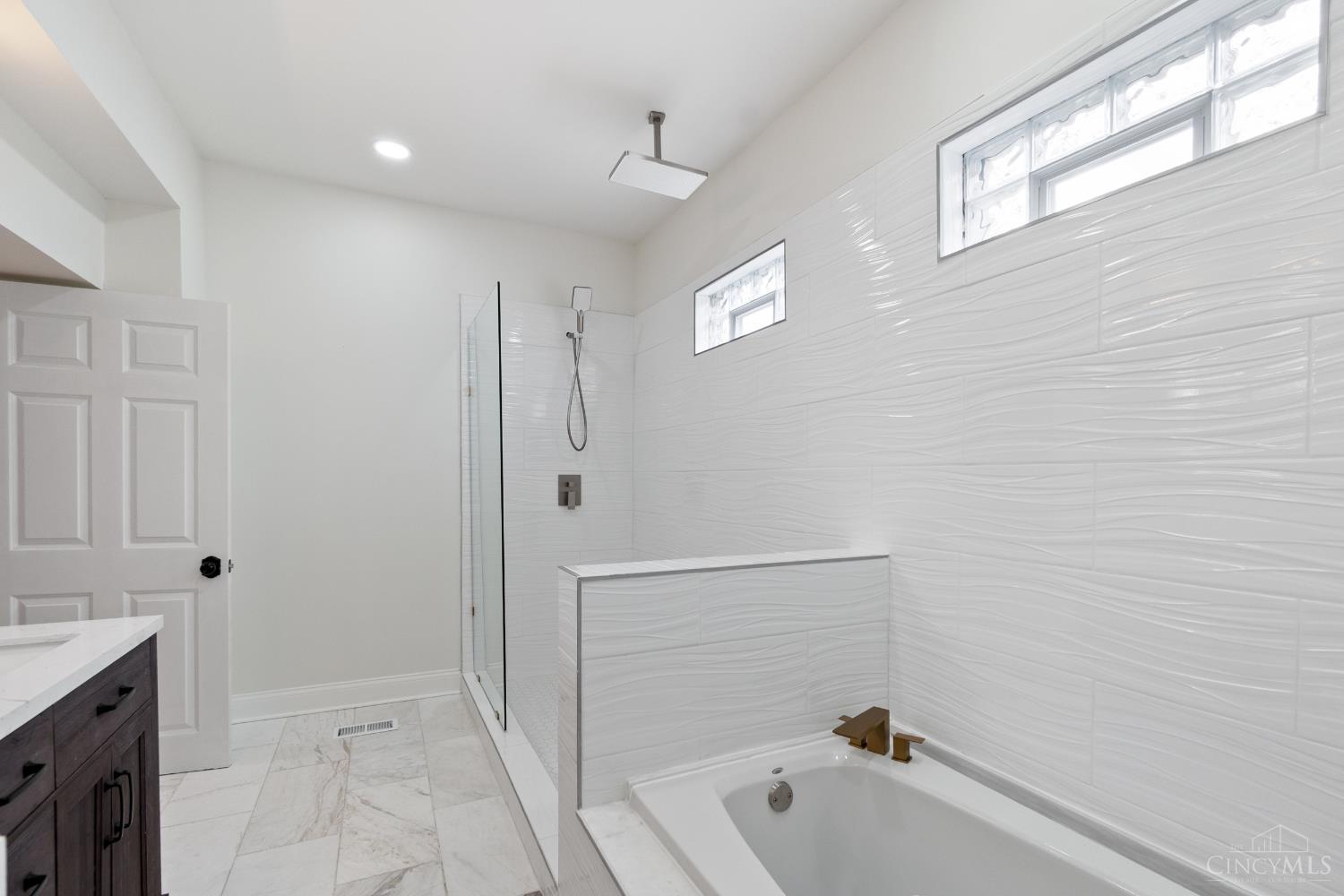3206 Gilbert Avenue Property Photo 16