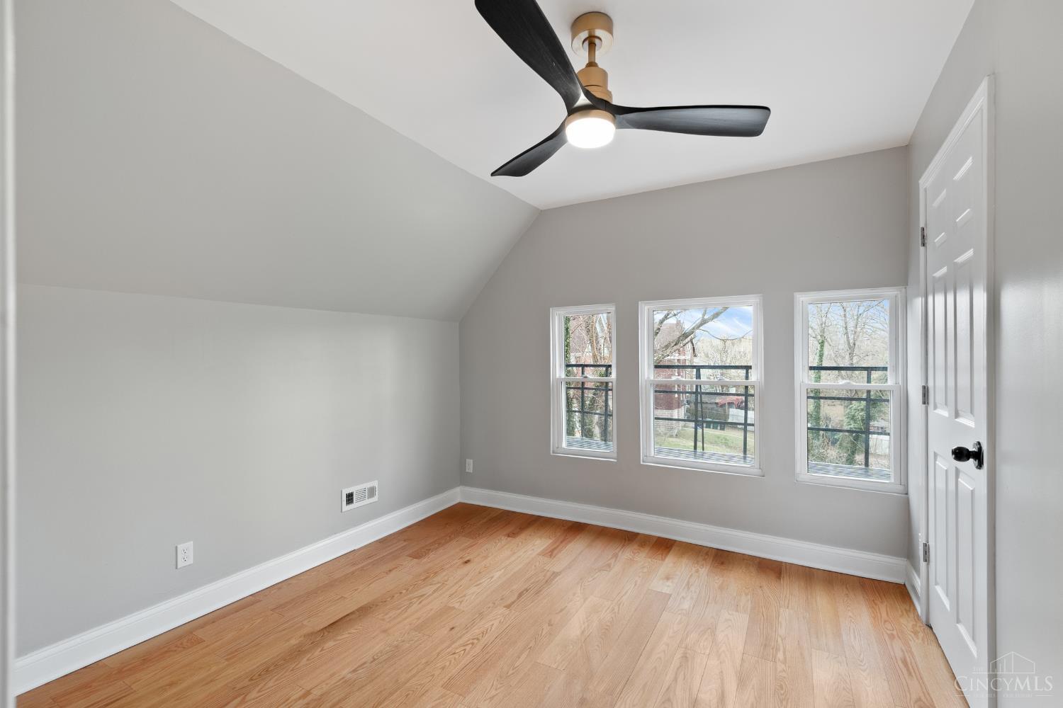 3206 Gilbert Avenue Property Photo 20