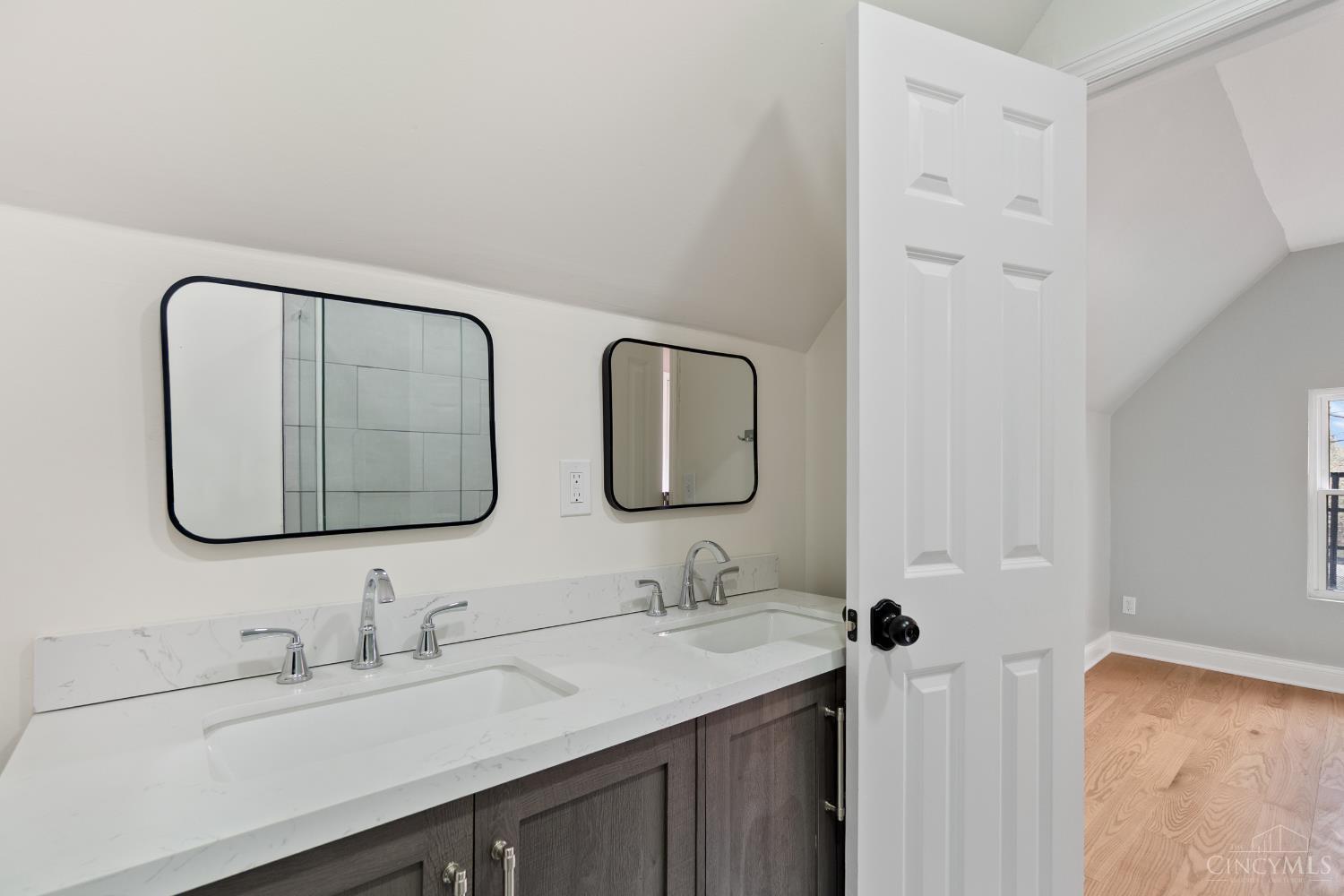 3206 Gilbert Avenue Property Photo 23