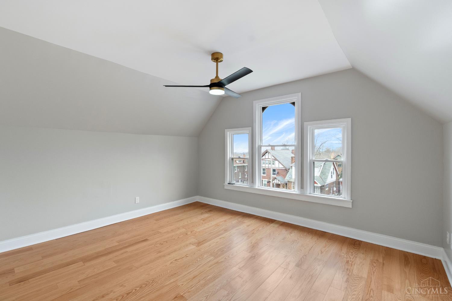 3206 Gilbert Avenue Property Photo 24