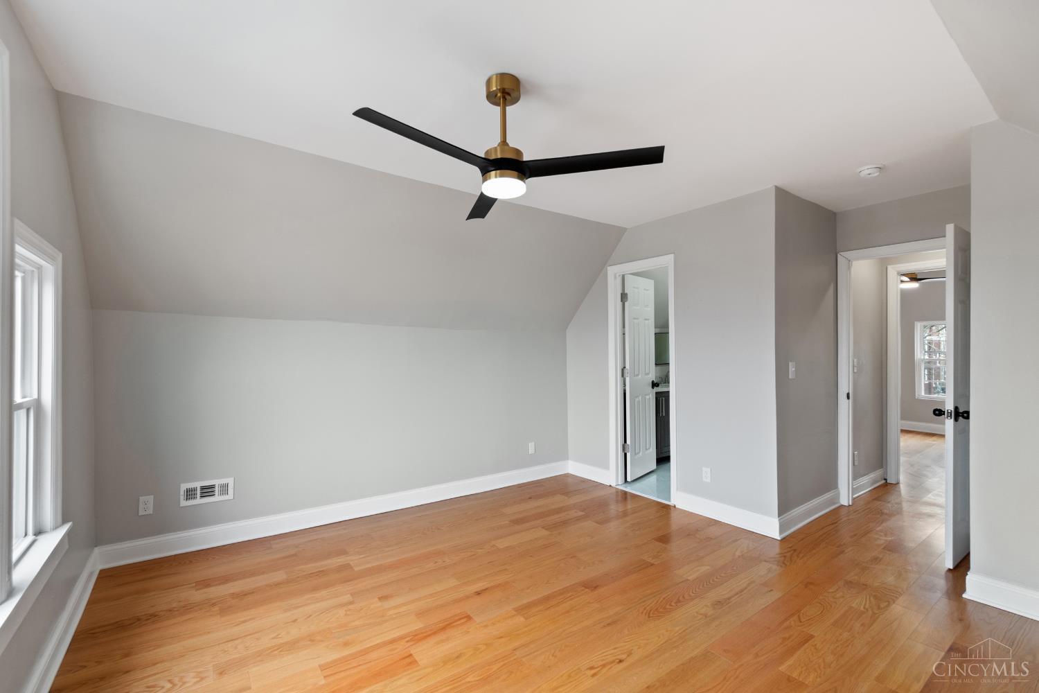 3206 Gilbert Avenue Property Photo 25