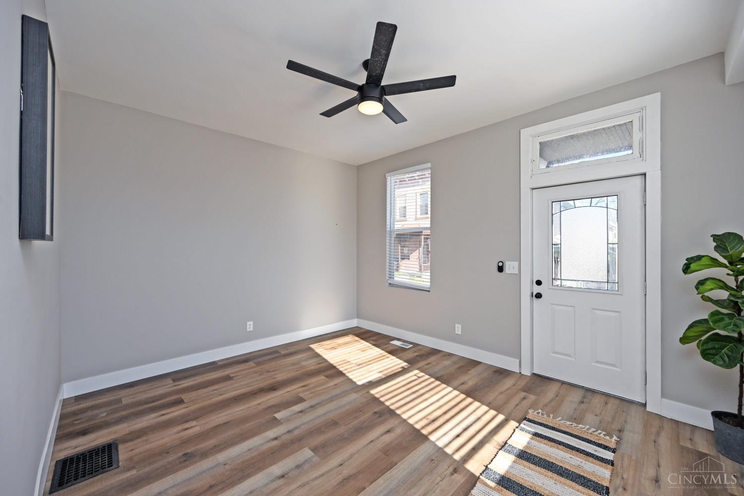 4327 Hays Avenue Property Photo 8