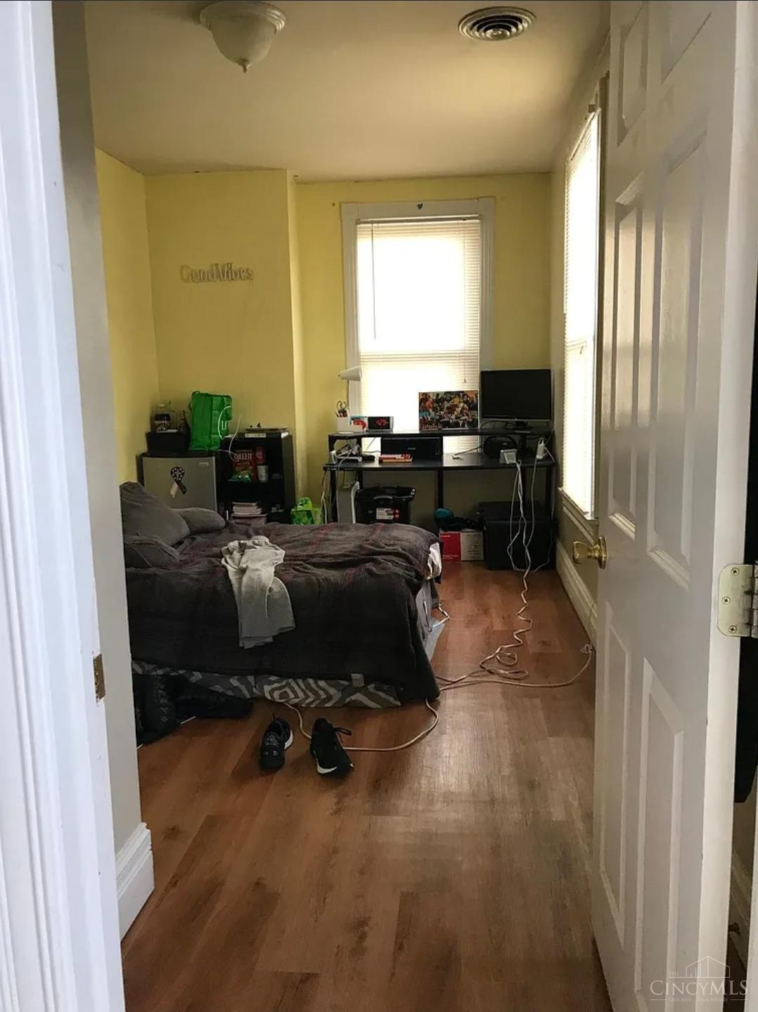 E 225 University Avenue Property Photo 4