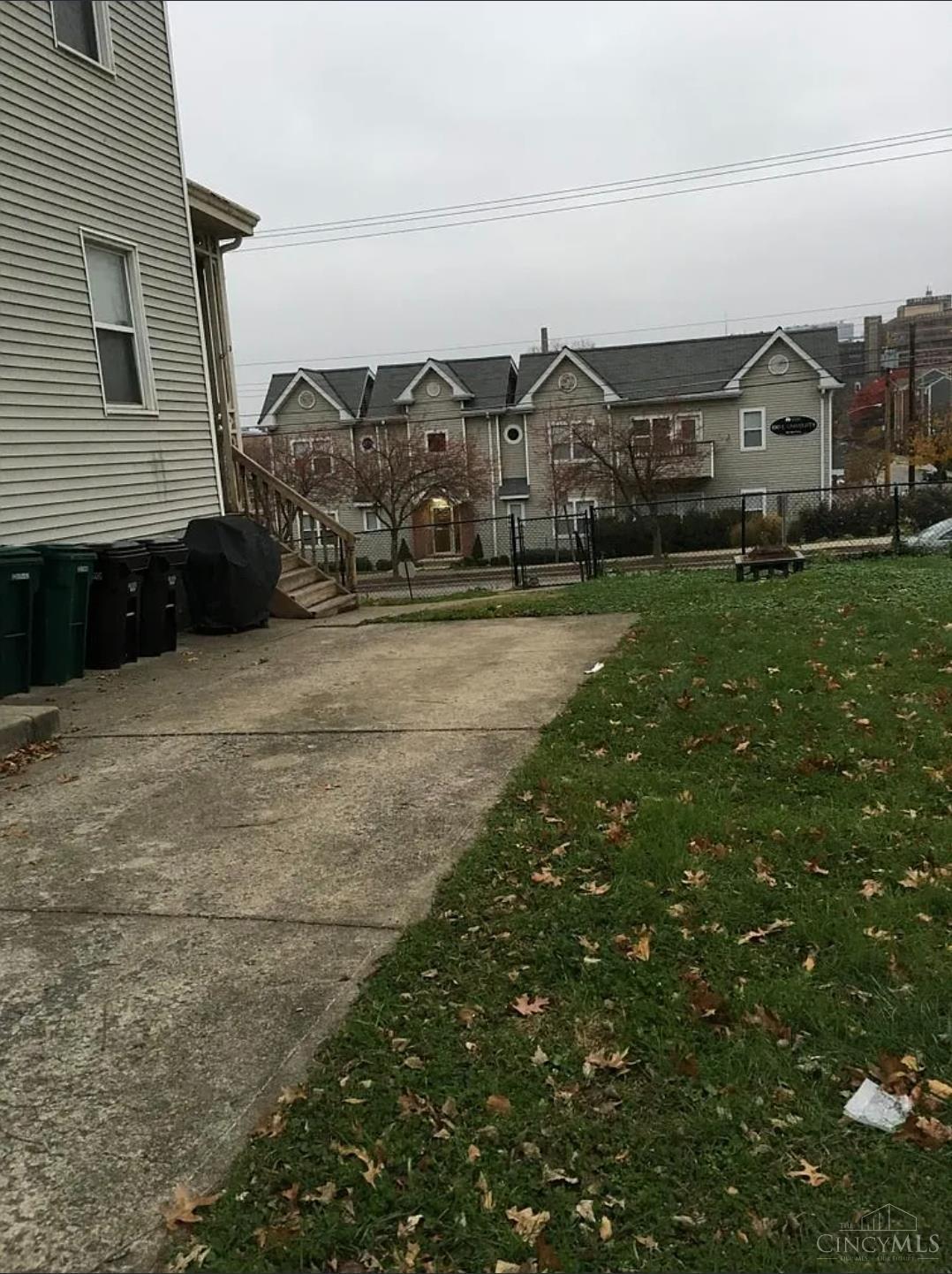 E 225 University Avenue Property Photo 8