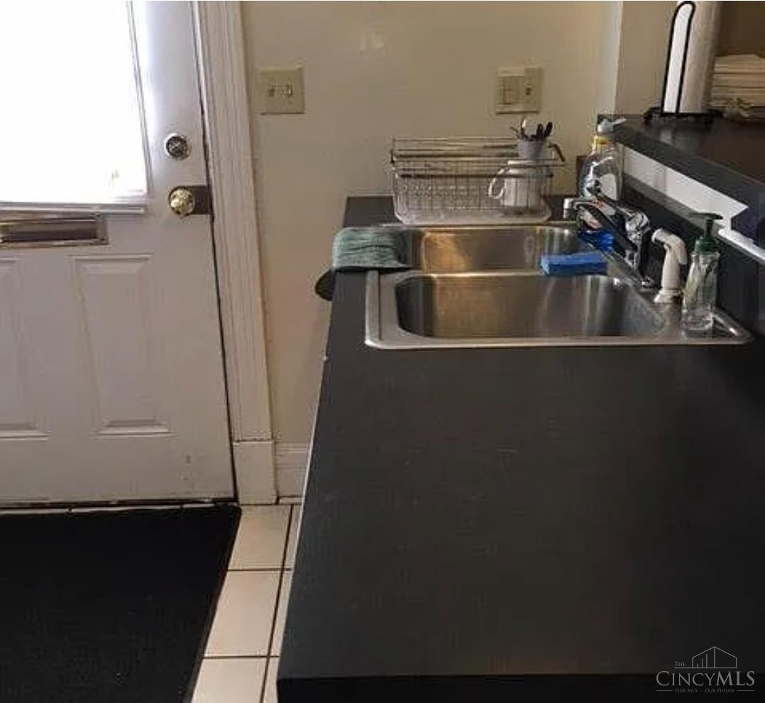 E 225 University Avenue Property Photo 3