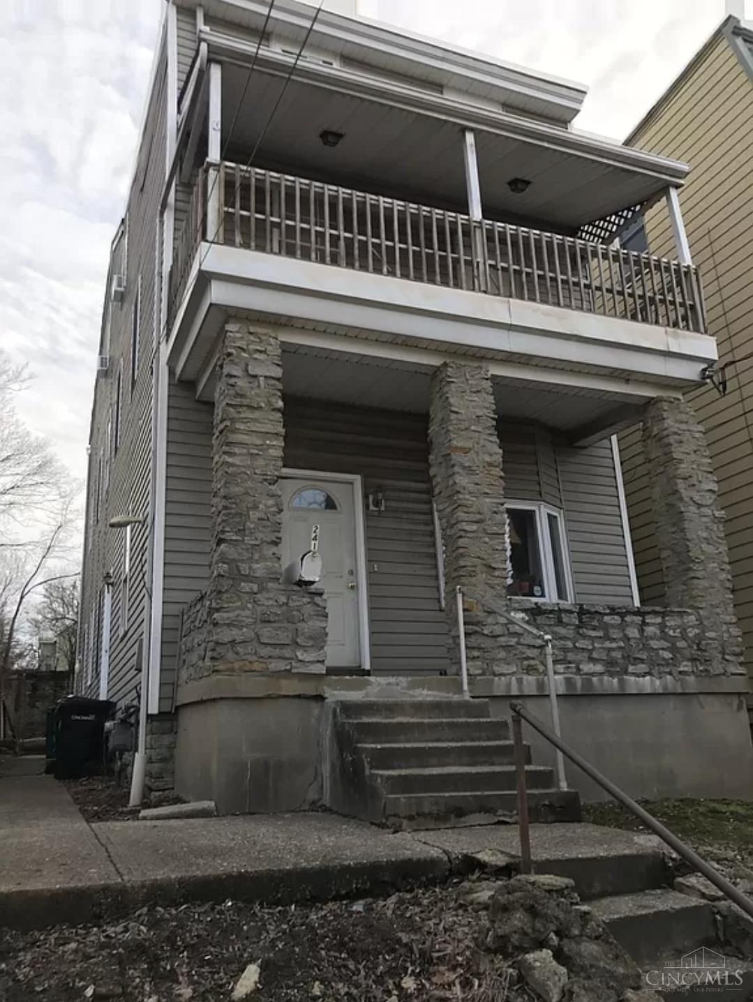 E 241 University Avenue Property Photo 1
