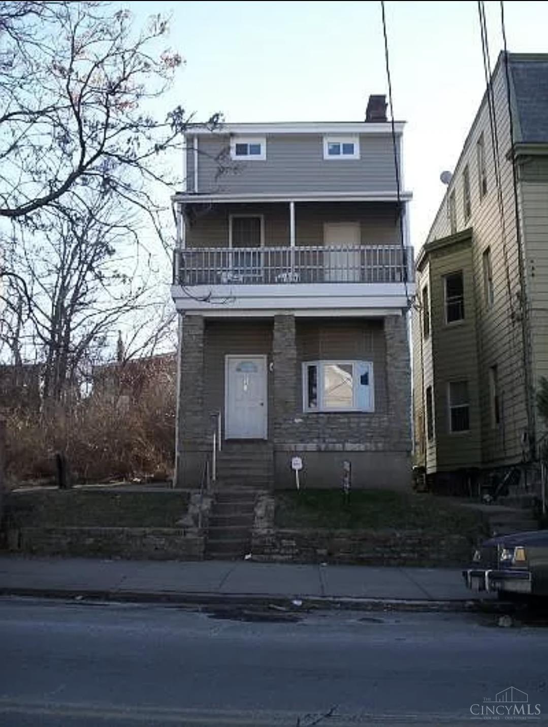 E 241 University Avenue Property Photo 2