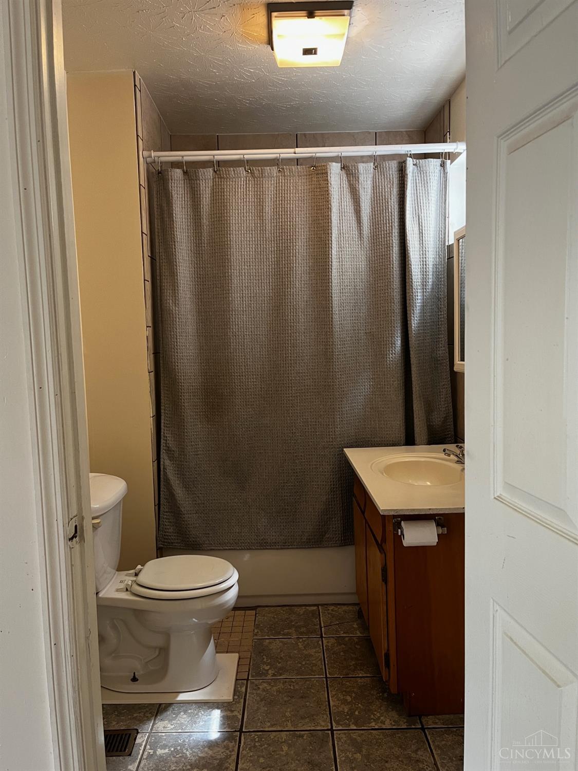 E 241 University Avenue Property Photo 5