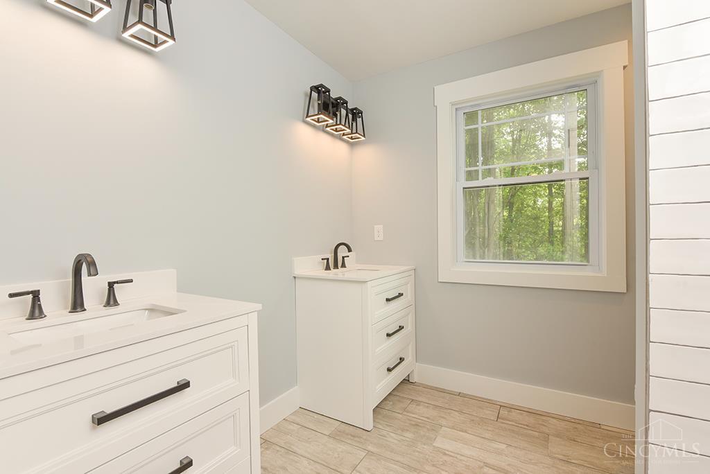 1542 Denny Drive Property Photo 8