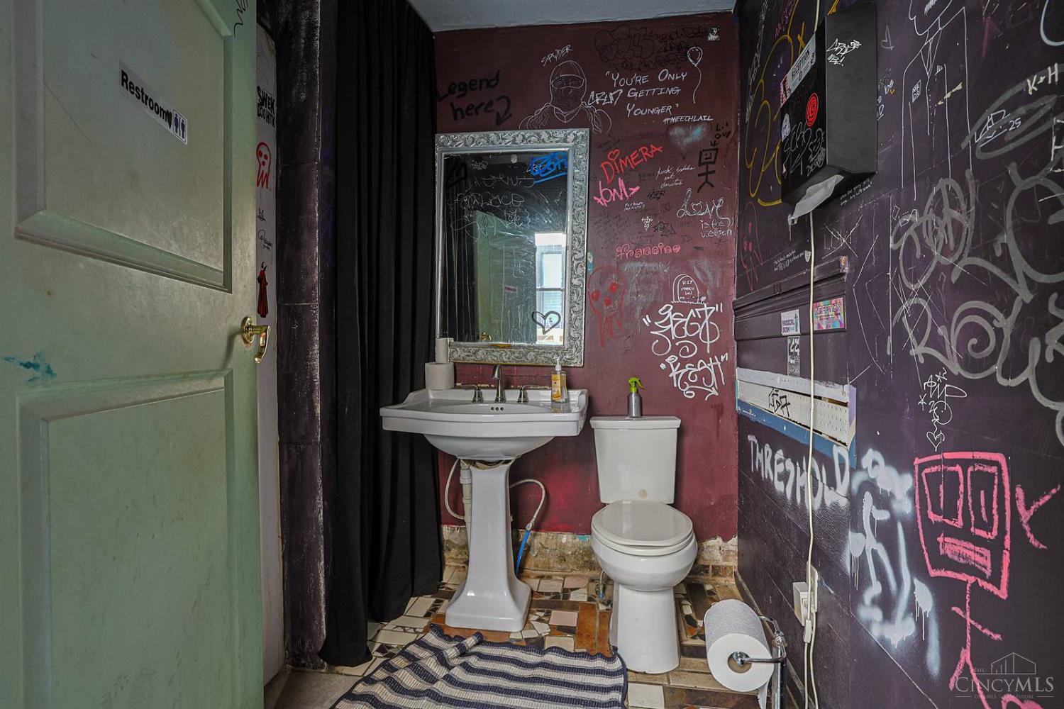 1424 Main Street Property Photo 6
