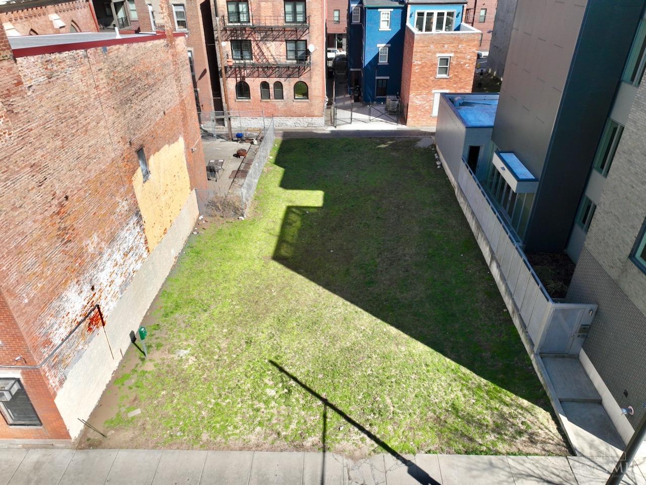 1518 Race Street Property Photo 5