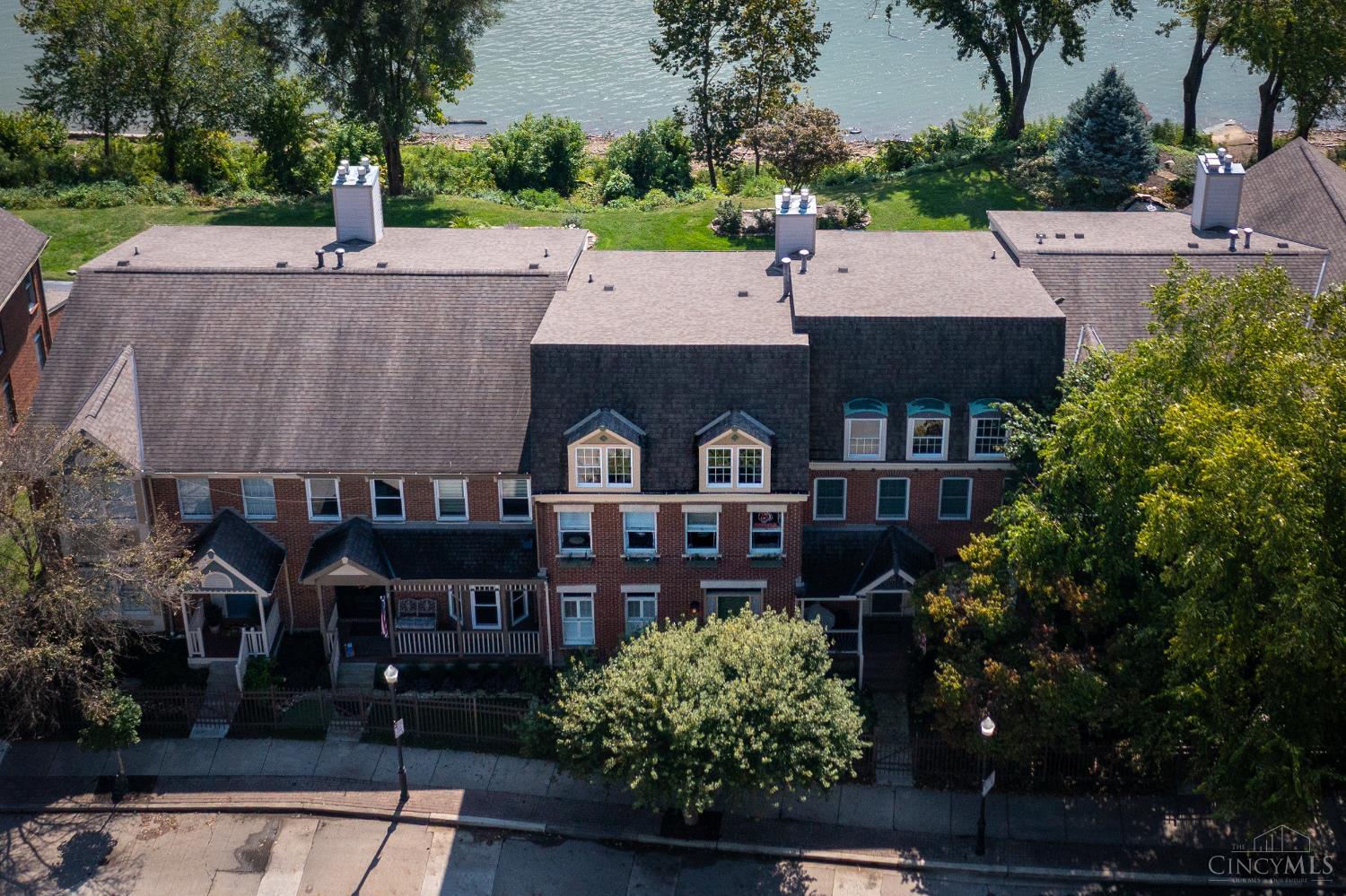 2207 Riverside Drive Property Photo 4
