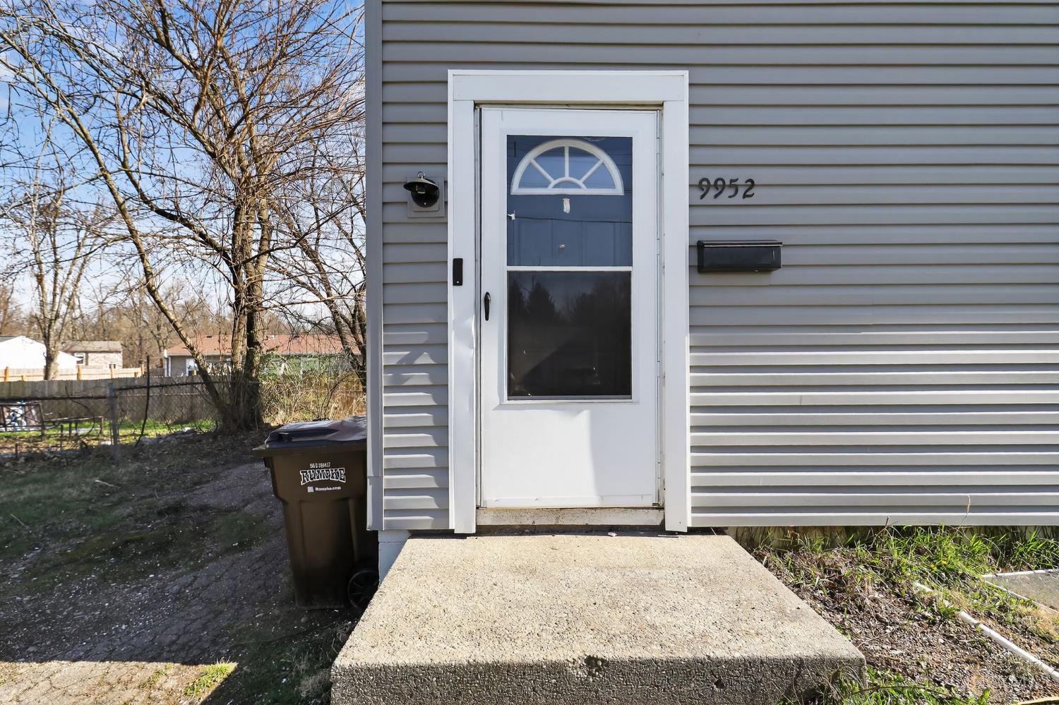 9952 Capstan Drive Property Photo 4