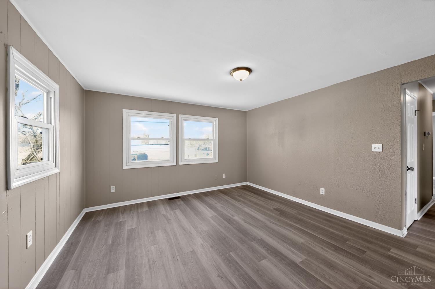 9952 Capstan Drive Property Photo 5