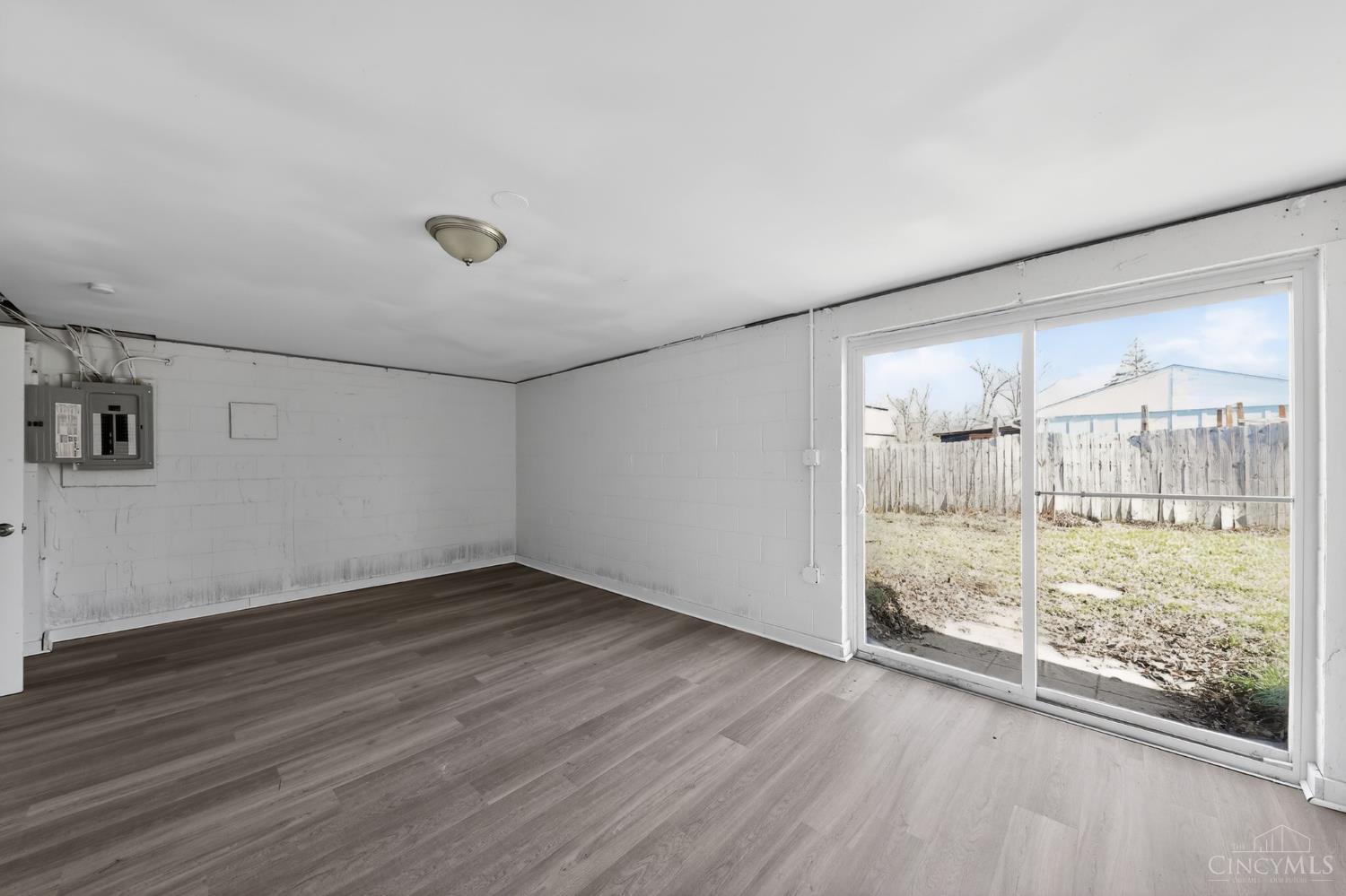9952 Capstan Drive Property Photo 6
