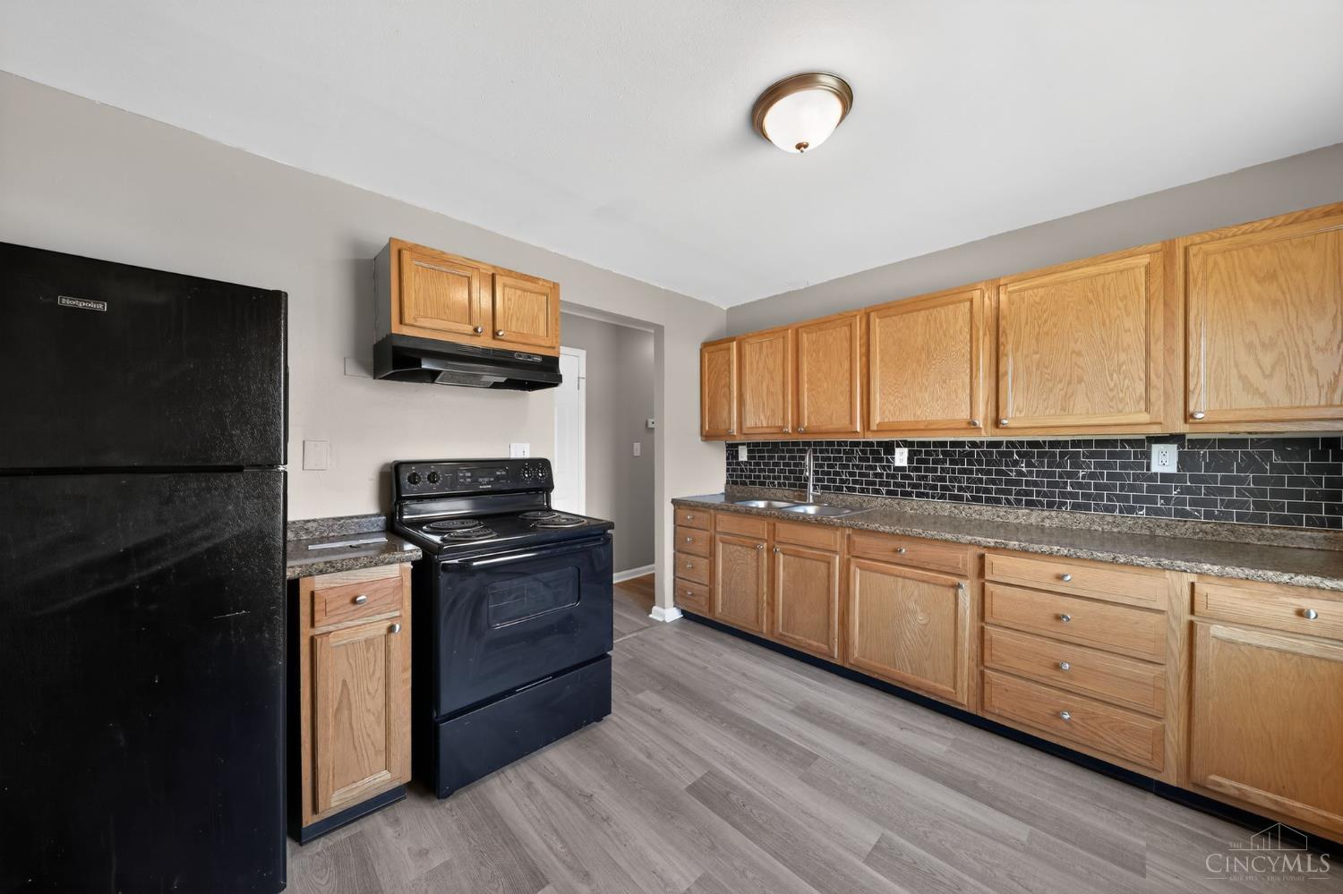 9952 Capstan Drive Property Photo 8