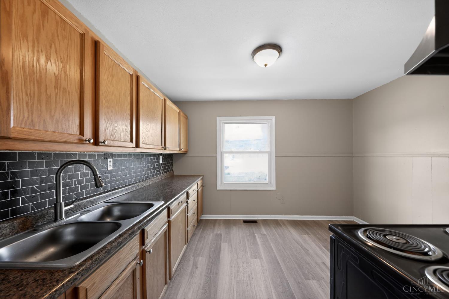 9952 Capstan Drive Property Photo 11