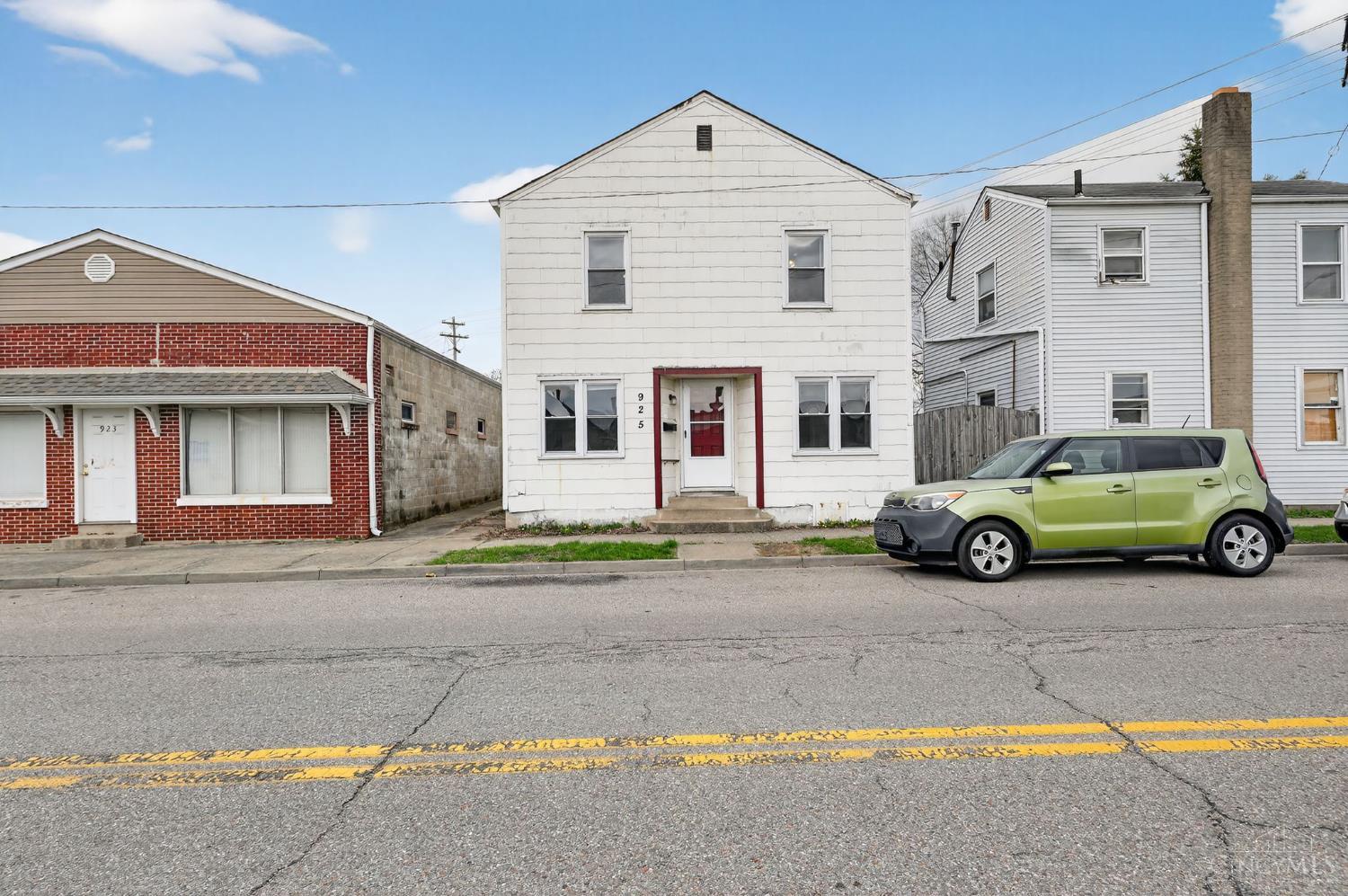 925 Ross Avenue Property Photo 1
