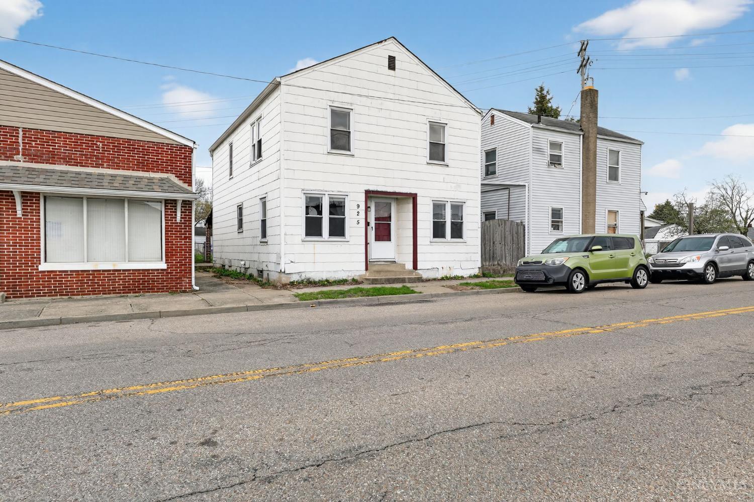 925 Ross Avenue Property Photo 2
