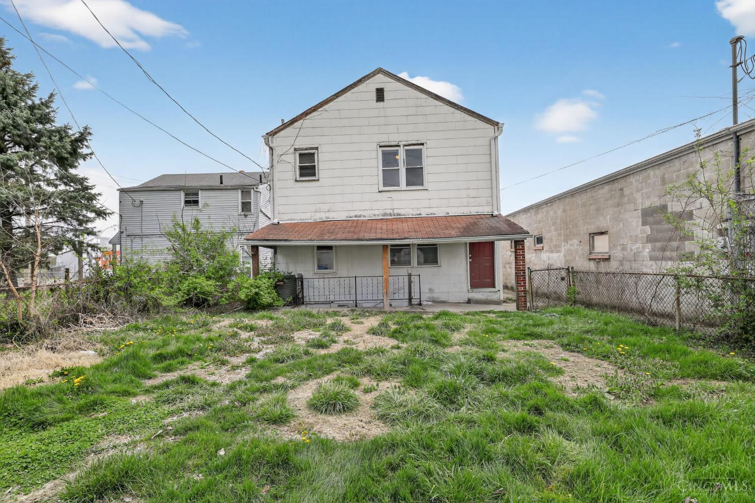 925 Ross Avenue Property Photo 3