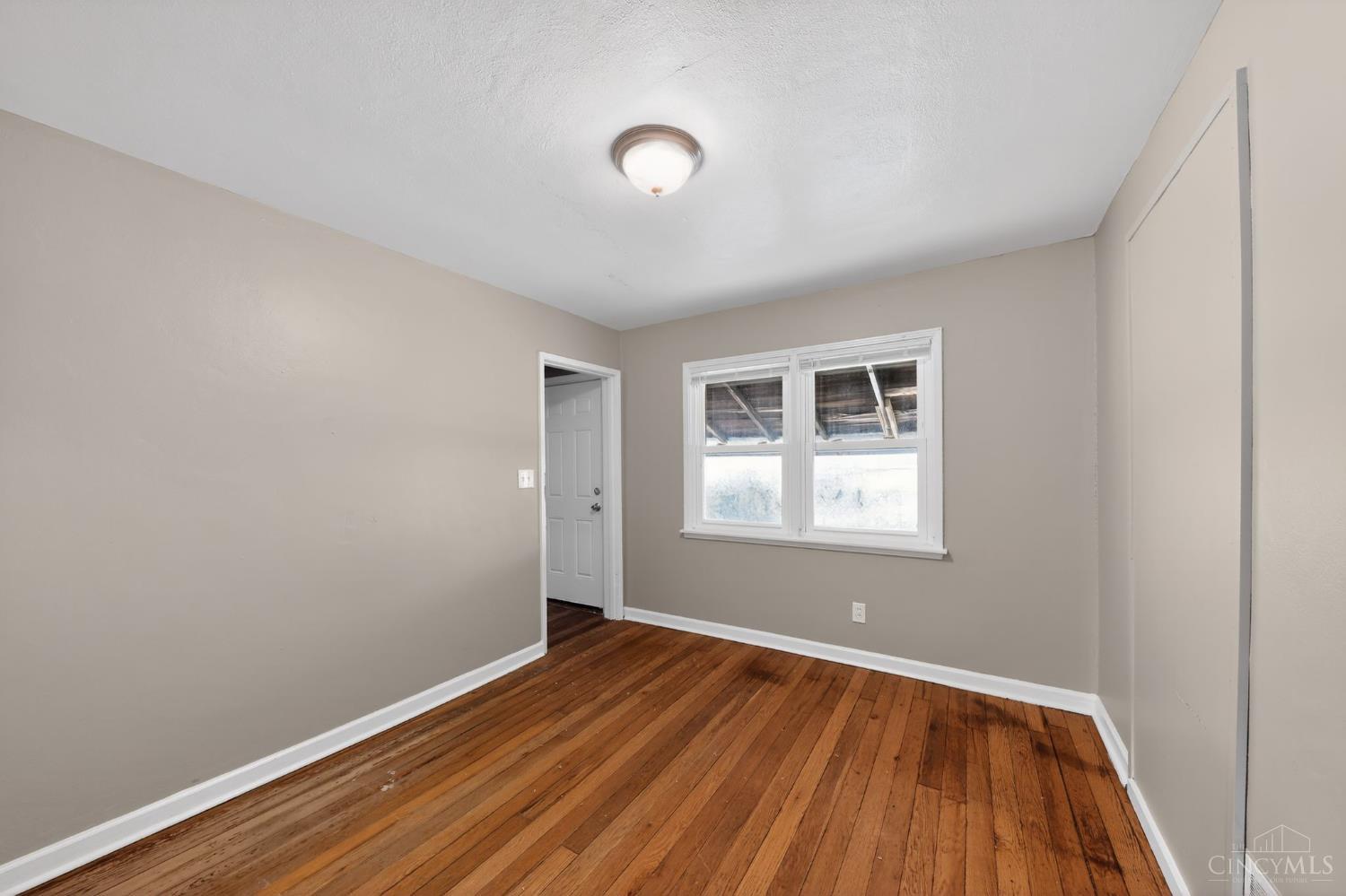 925 Ross Avenue Property Photo 6