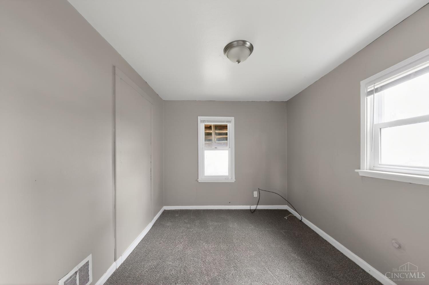 925 Ross Avenue Property Photo 7