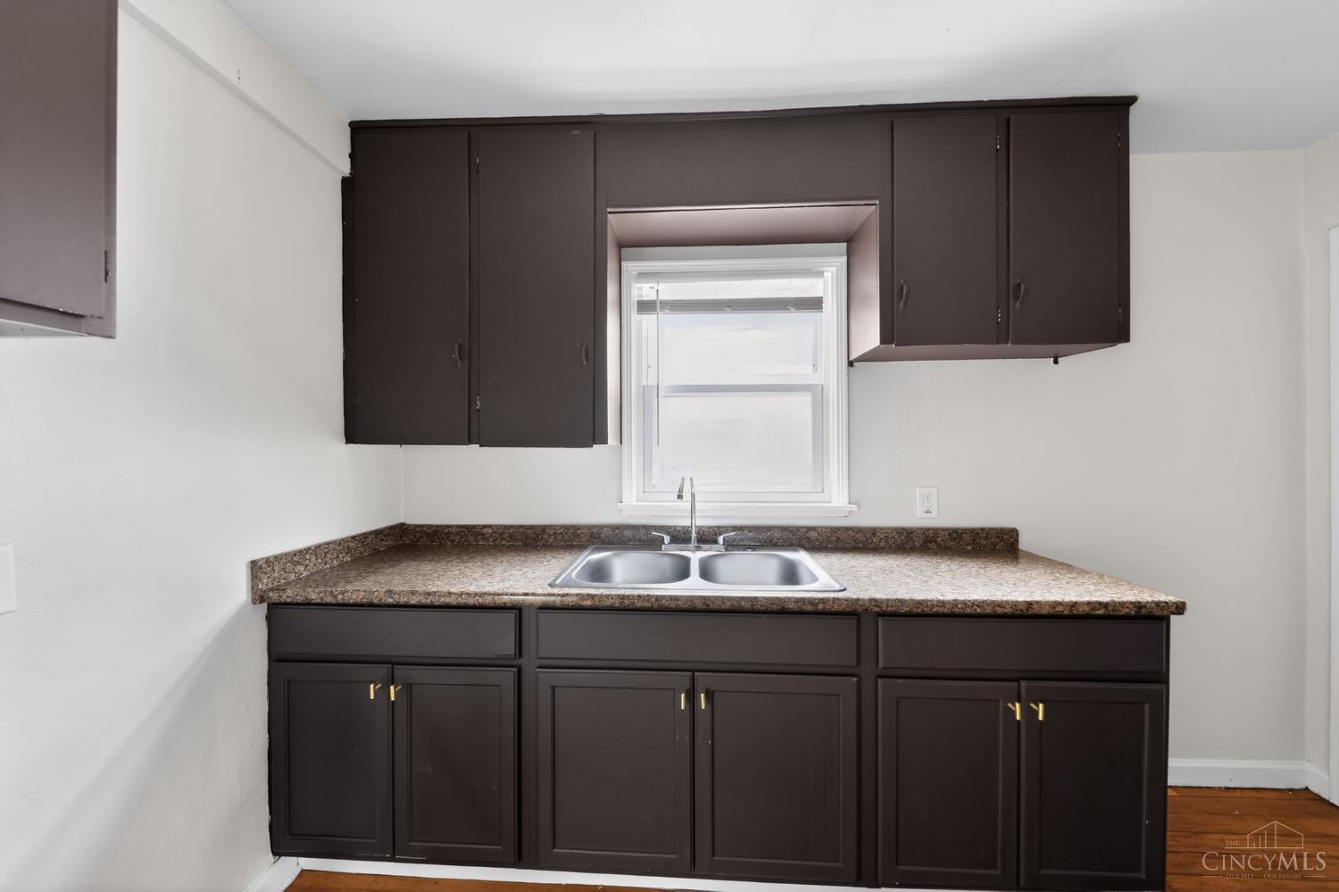925 Ross Avenue Property Photo 10