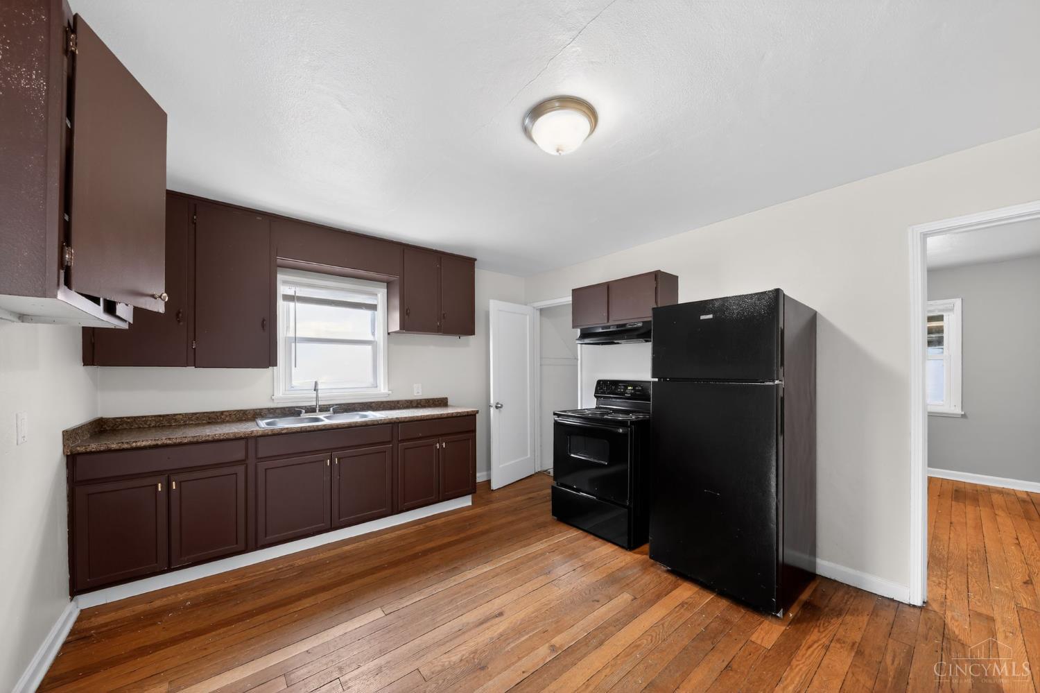 925 Ross Avenue Property Photo 11