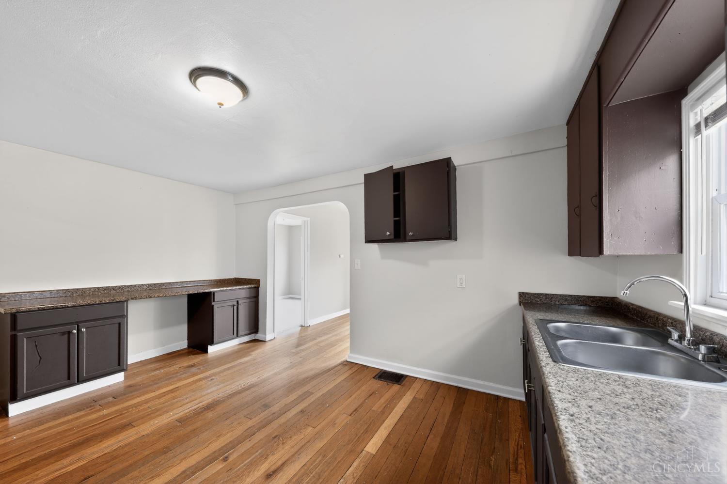 925 Ross Avenue Property Photo 12