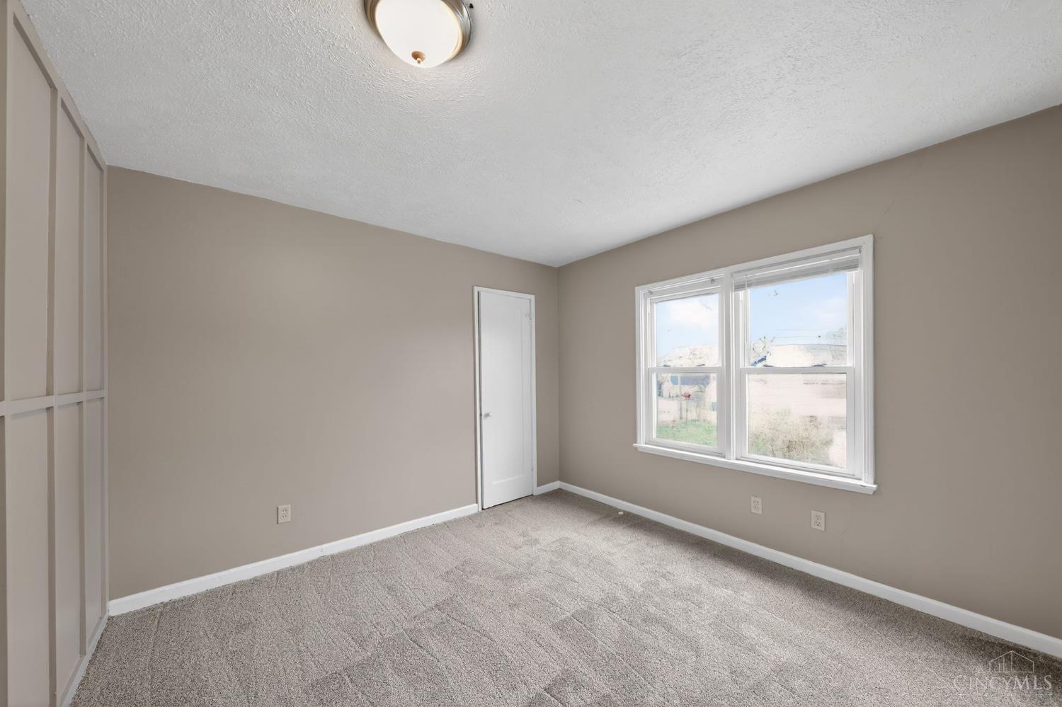 925 Ross Avenue Property Photo 14