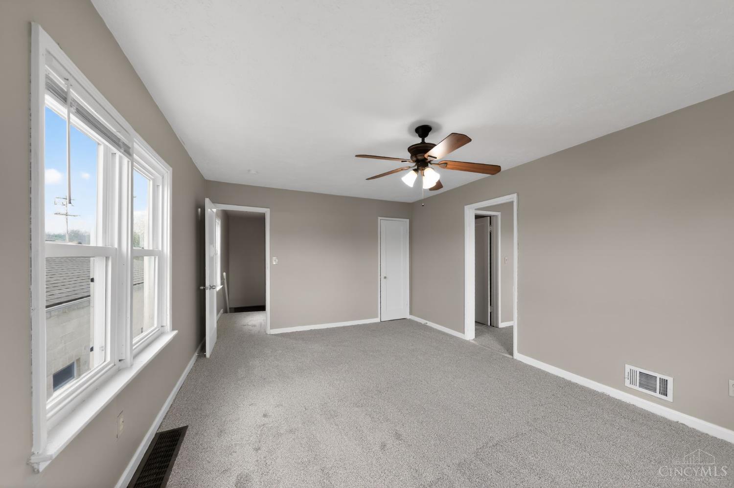 925 Ross Avenue Property Photo 15