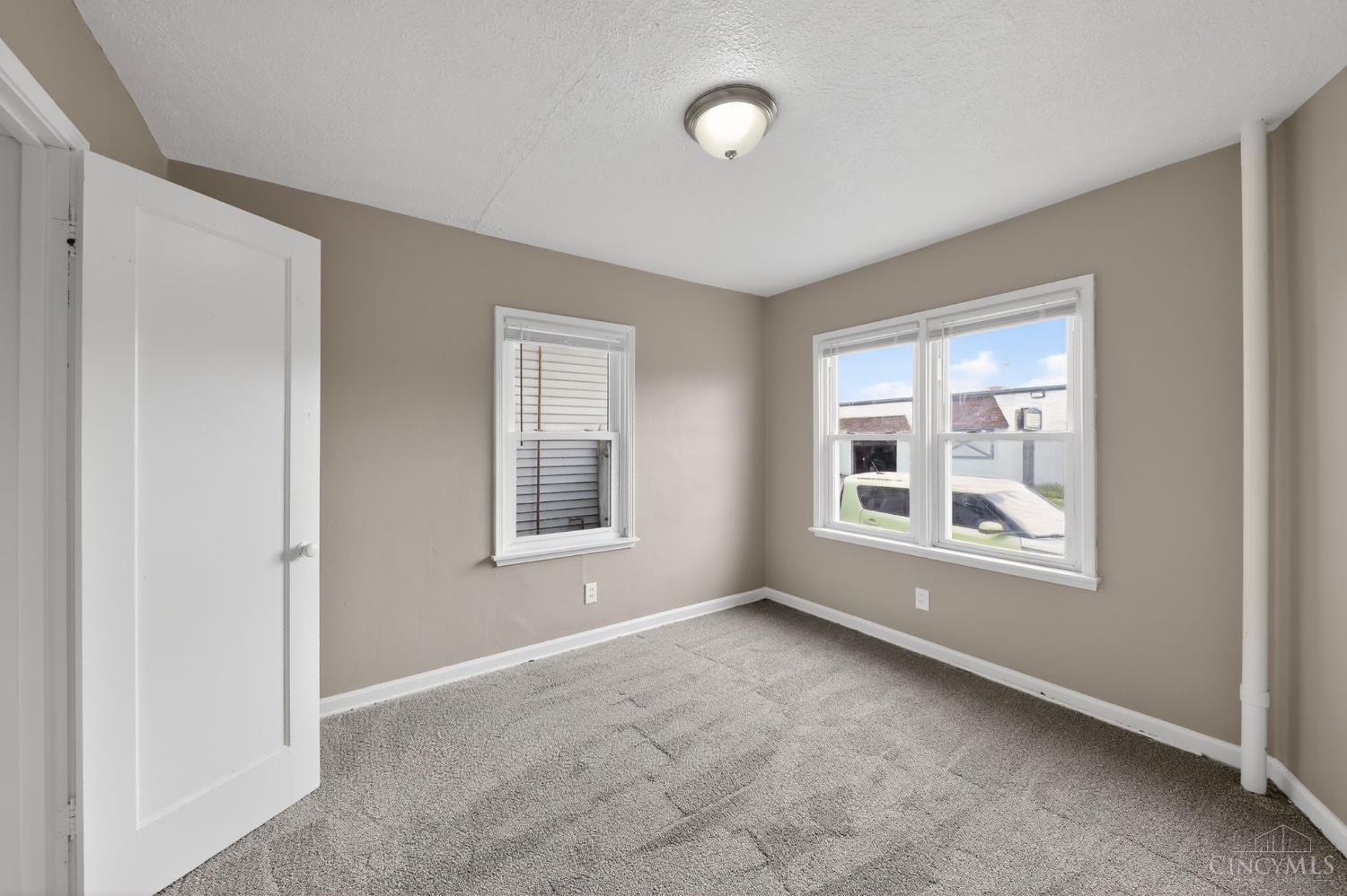 925 Ross Avenue Property Photo 16