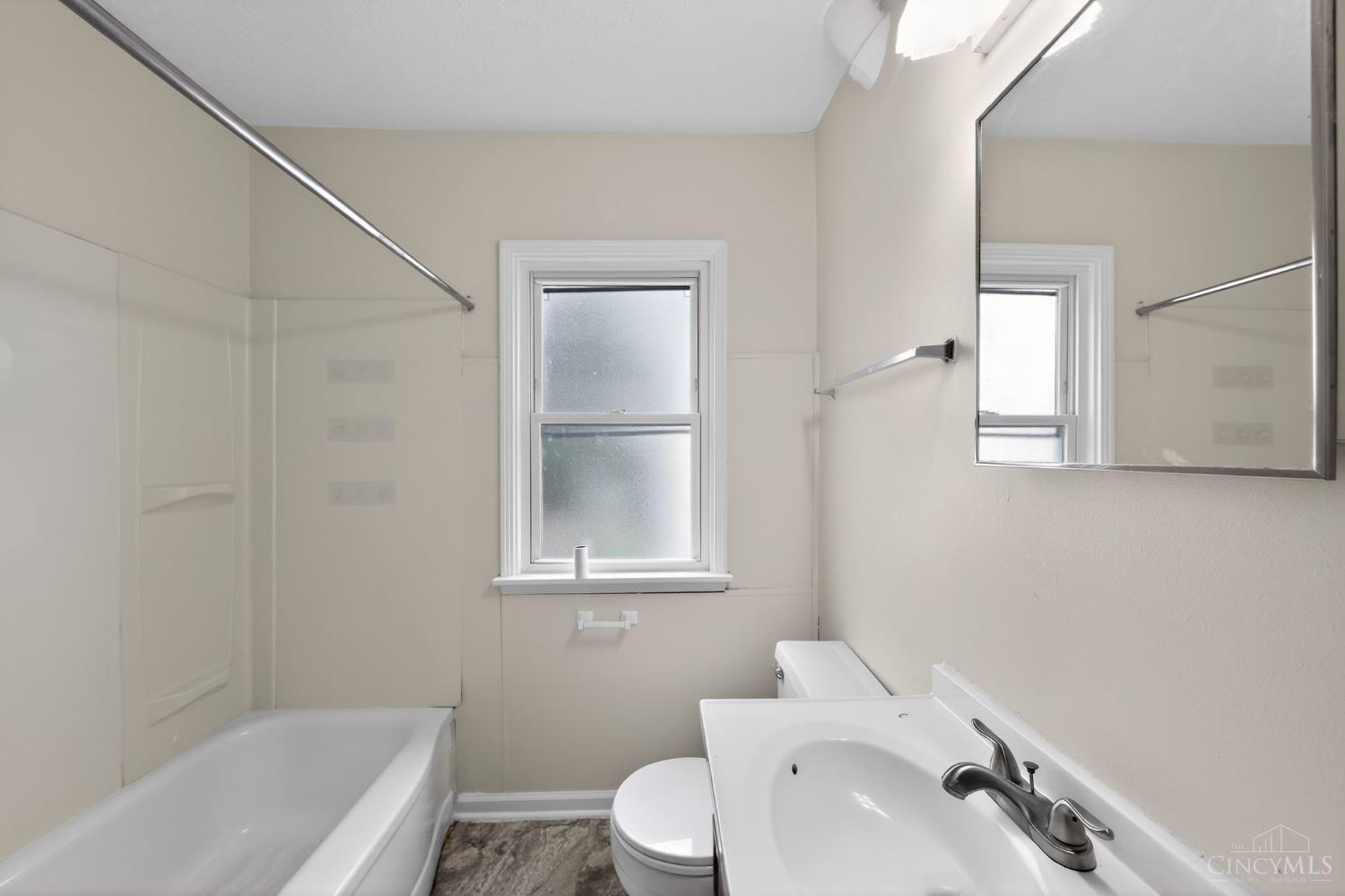 925 Ross Avenue Property Photo 20
