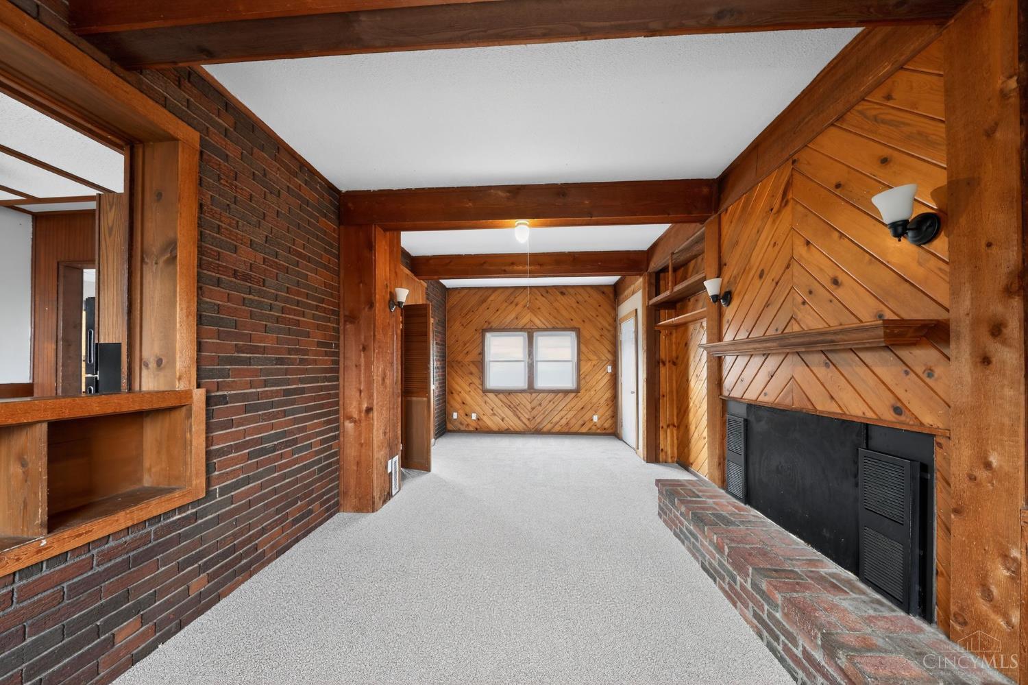 8627 Reading Road Property Photo 7