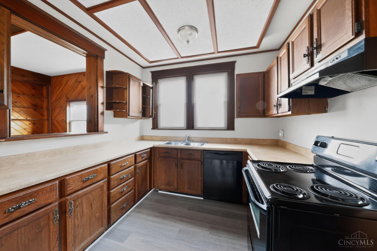8627 Reading Road Property Photo 11