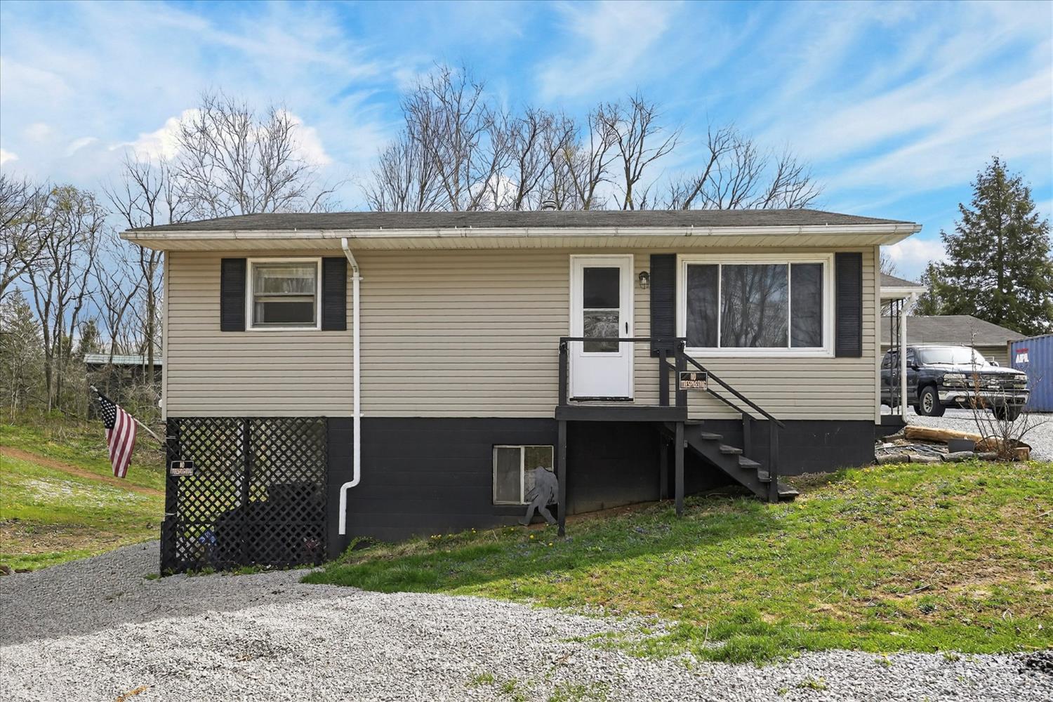 6910 Brad Road Property Photo 1