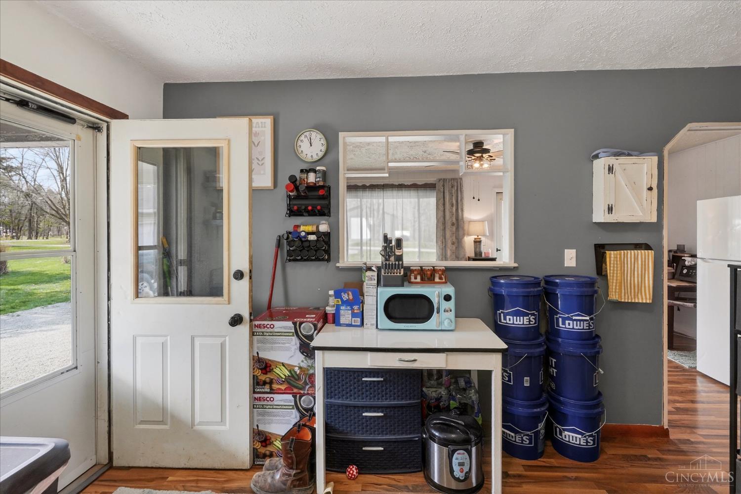 6910 Brad Road Property Photo 2