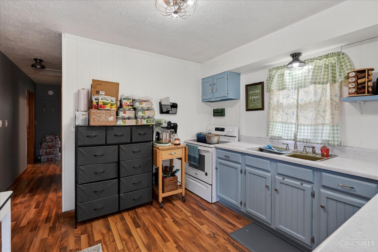 6910 Brad Road Property Photo 4