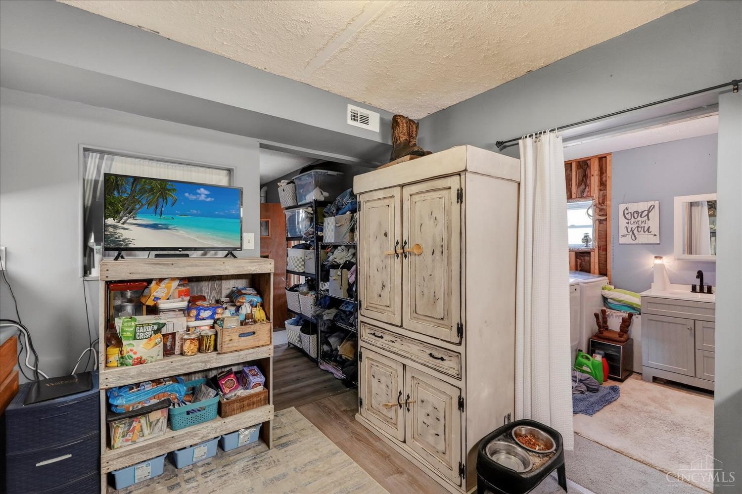 6910 Brad Road Property Photo 16
