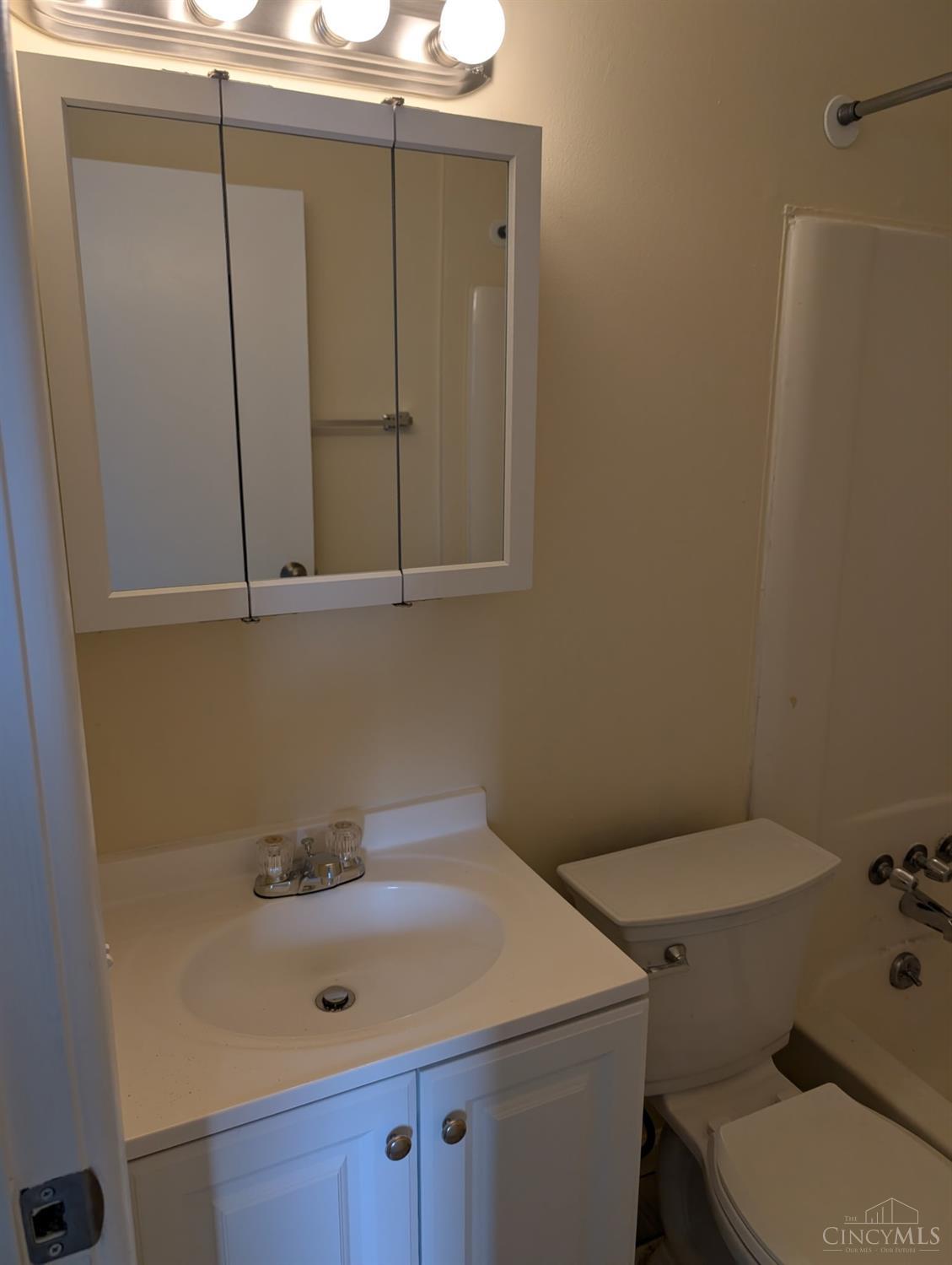 6273 Cheviot Road Property Photo 11