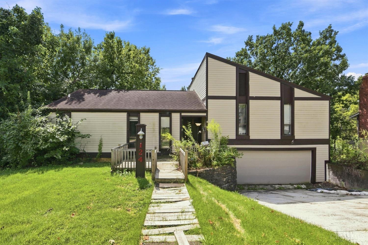 124 Fairborn Drive Property Photo 1