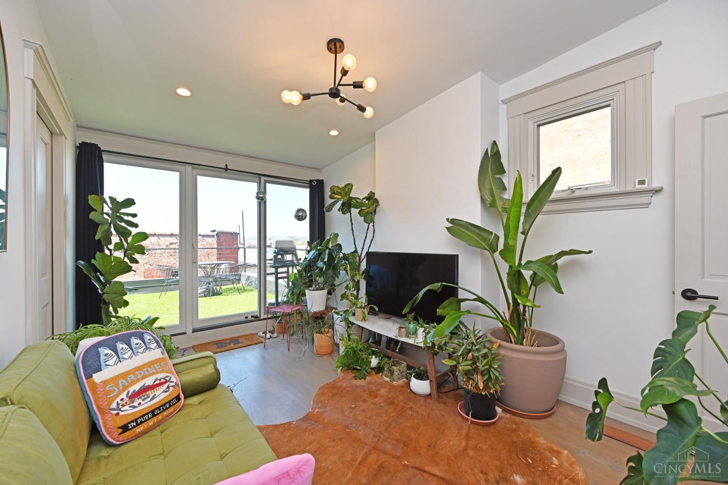 1921 Vine Street Property Photo 20