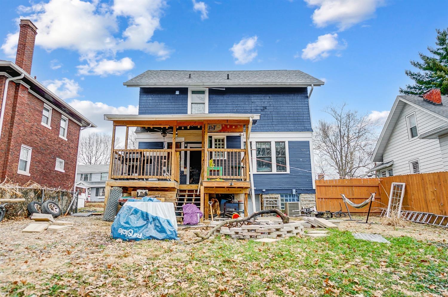 2945 Mignon Avenue Property Photo 2