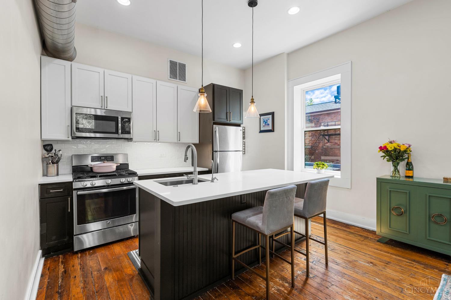 433 Clark Street Property Photo 5