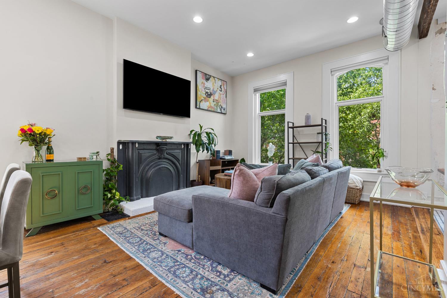 433 Clark Street Property Photo 8