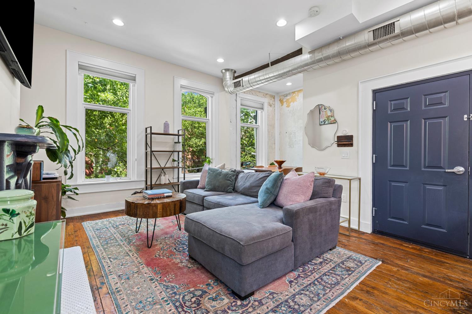 433 Clark Street Property Photo 10