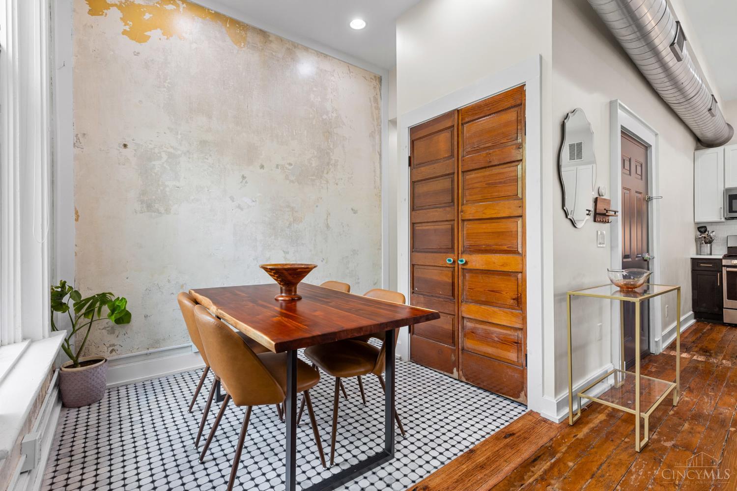 433 Clark Street Property Photo 12