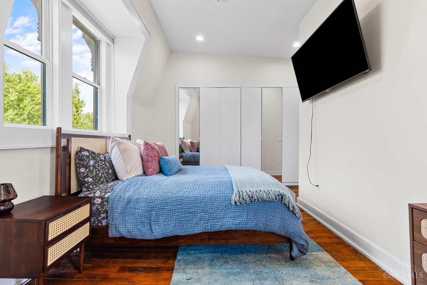433 Clark Street Property Photo 24